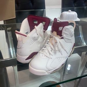 Air Jordan 6. Slightly worn. Still Great Cindition 🔥🔥🔥